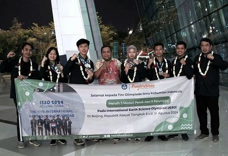 Indonesian Students Win 8 Medals at the 17th International Earth Science Olympiad