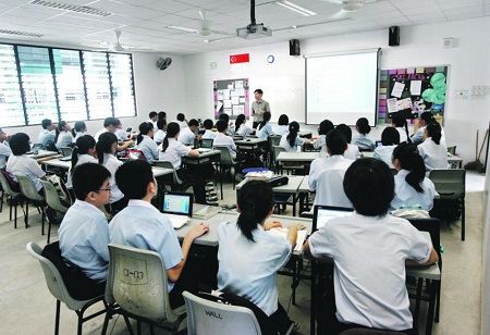 DepEd Considers '4+1' Blended Learning to Reduce Classroom Crowds