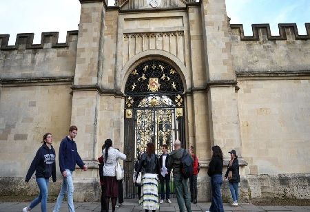 UK Surpasses US as Top Destination for Chinese Students in 2025